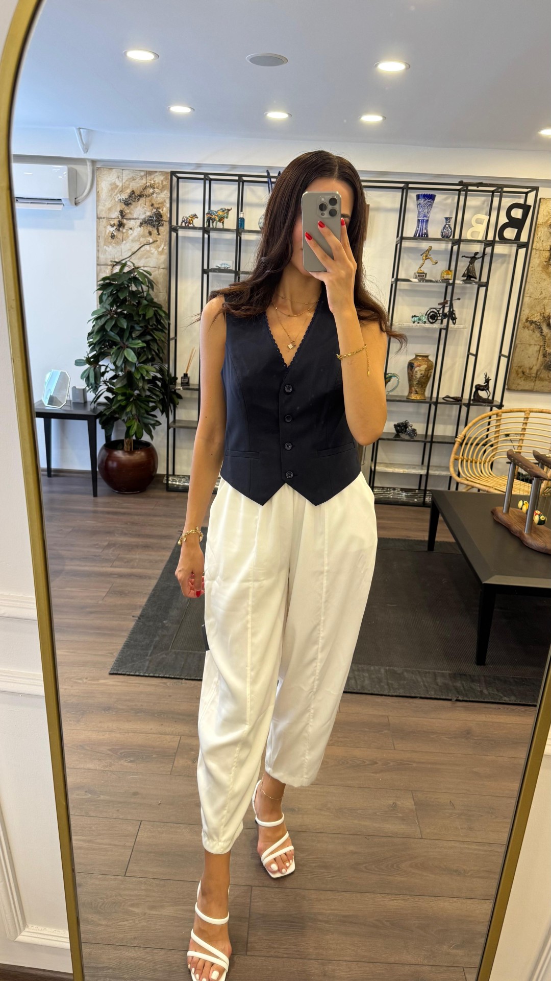 Yakası İşlemeli Düğmeli Yelek - Lacivert