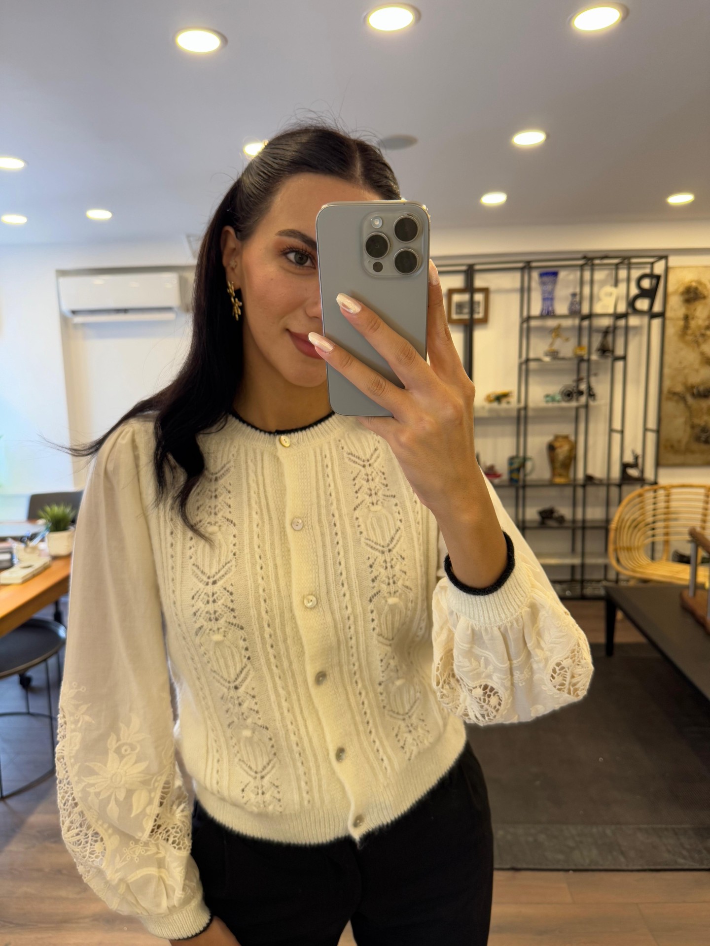 Dantel İşlemeli Hırka - Krem