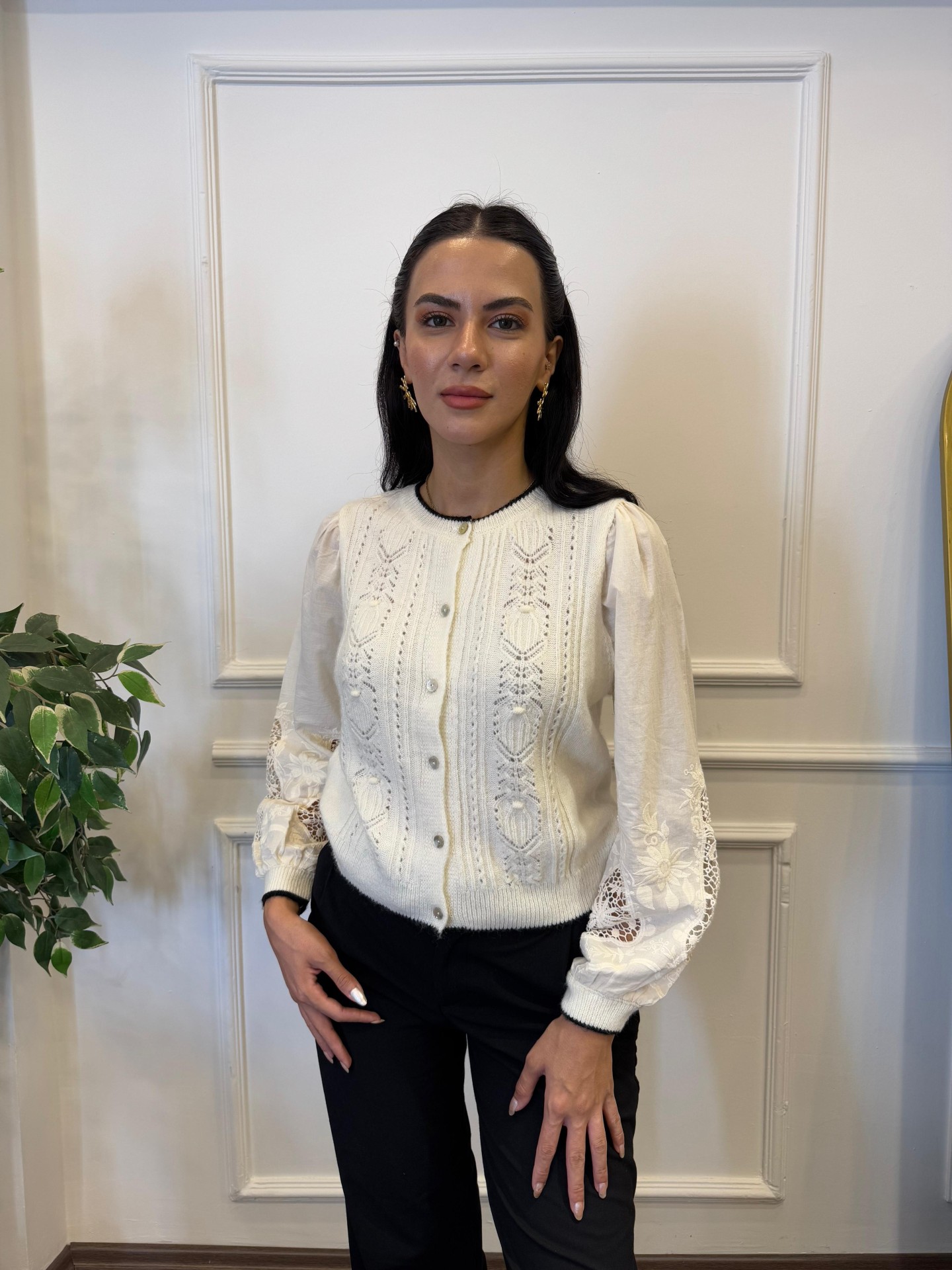 Dantel İşlemeli Hırka - Krem